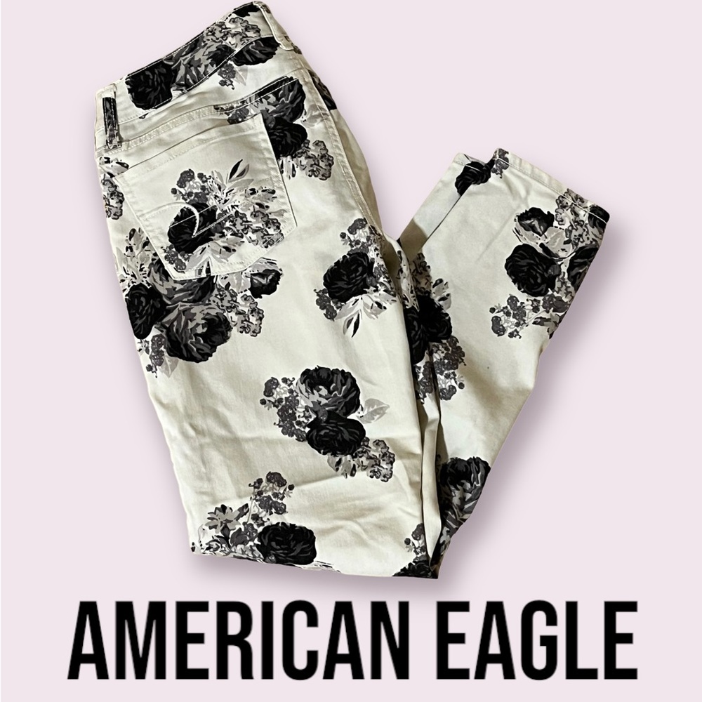 American Eagle White and Black Floral Jean Size 10